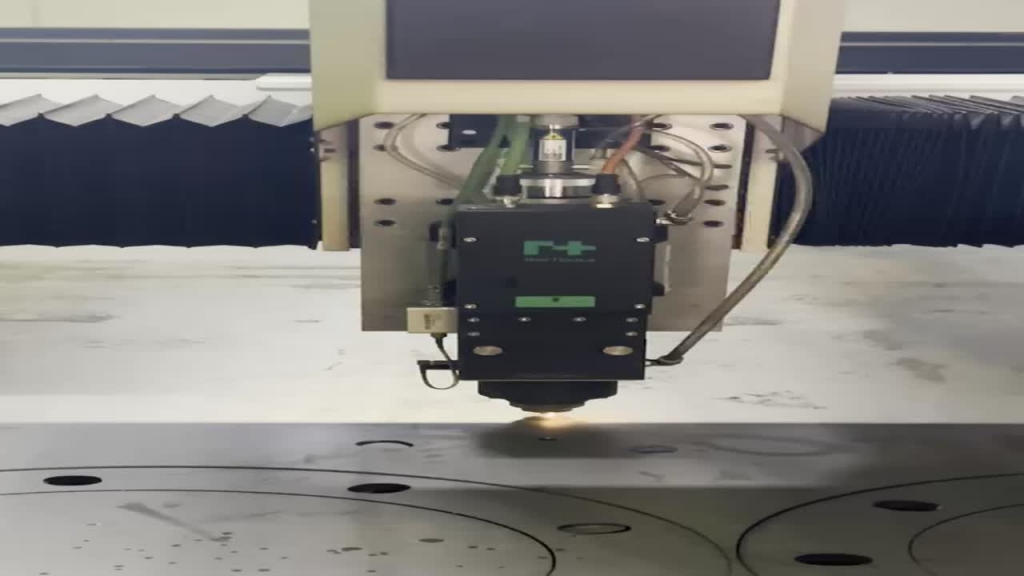 파이버 레이저 머신 - 4020 SPCC 12T O2가공